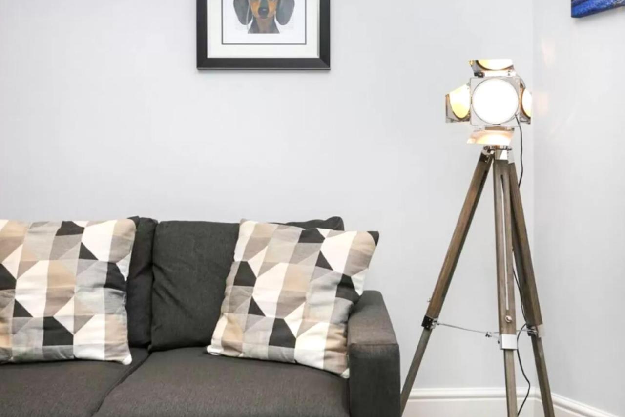 Ultra Modern, Stylish Apartment Next To Princes St Edinburg Exteriör bild