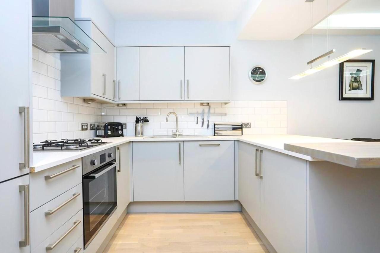 Ultra Modern, Stylish Apartment Next To Princes St Edinburg Exteriör bild