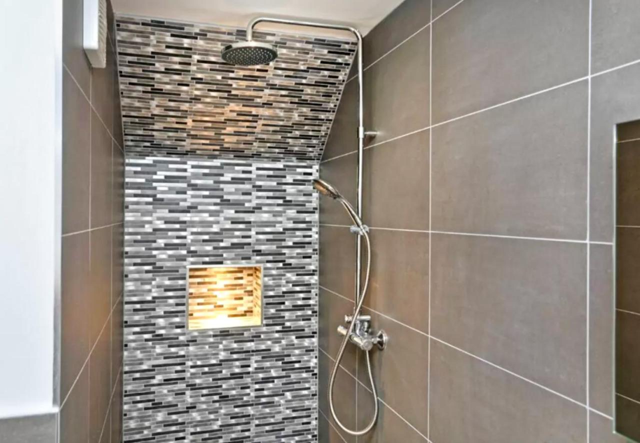 Ultra Modern, Stylish Apartment Next To Princes St Edinburg Exteriör bild
